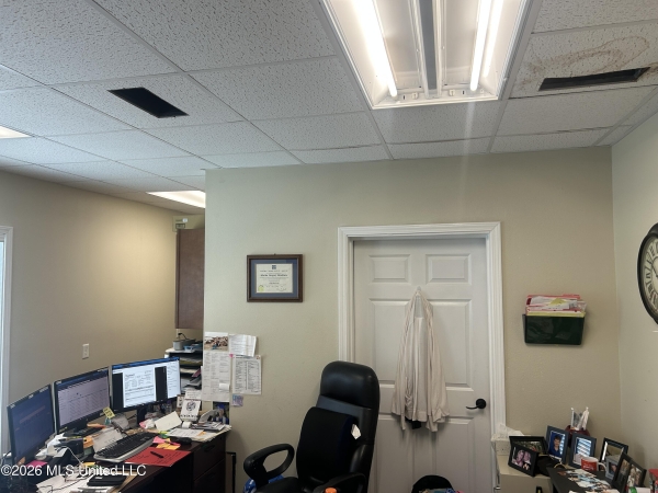 Listing Image #2 - Office for sale at 633 Delmas Avenue, Pascagoula MS 39567 Listing Image #2 - Office for sale at 633 Delmas Avenue, Pascagoula MS 39567