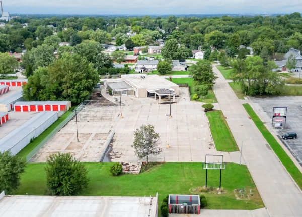 Listing Image #2 - Retail for sale at 2501 Melrose Drive, Cedar Falls IA 50613 Listing Image #2 - Retail for sale at 2501 Melrose Drive, Cedar Falls IA 50613