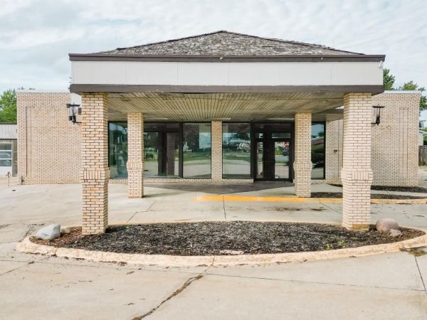 Listing Image #3 - Retail for sale at 2501 Melrose Drive, Cedar Falls IA 50613 Listing Image #3 - Retail for sale at 2501 Melrose Drive, Cedar Falls IA 50613