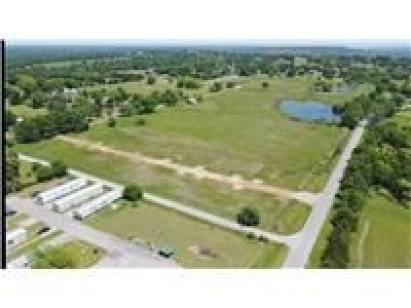 Listing Image #2 - Others for sale at 439 Maiden Lane, Henryetta OK 74437 Listing Image #2 - Others for sale at 439 Maiden Lane, Henryetta OK 74437