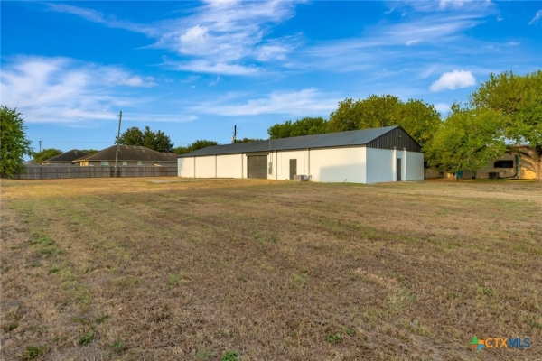 Listing Image #3 - Others for sale at 104 Cozzi Circle, Victoria TX 77901 Listing Image #3 - Others for sale at 104 Cozzi Circle, Victoria TX 77901