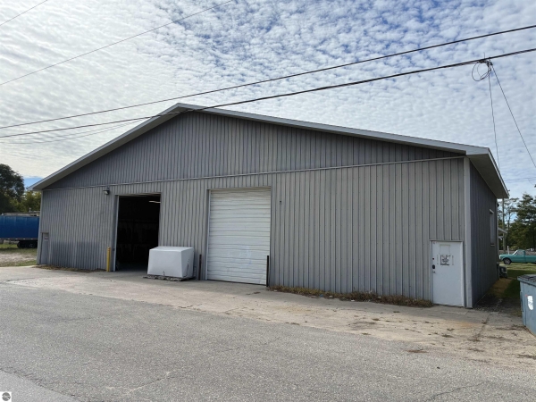 Listing Image #2 - Retail for sale at 801 Woodmere Avenue, Traverse City MI 49686 Listing Image #2 - Retail for sale at 801 Woodmere Avenue, Traverse City MI 49686