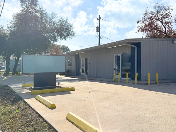 Listing Image #2 - Retail for sale at 1120 S Richey, Pasadena TX 77506 Listing Image #2 - Retail for sale at 1120 S Richey, Pasadena TX 77506