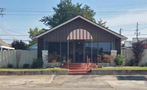 Listing Image #2 - Office for sale at 425 E Wyandotte Avenue, McAlester OK 74501