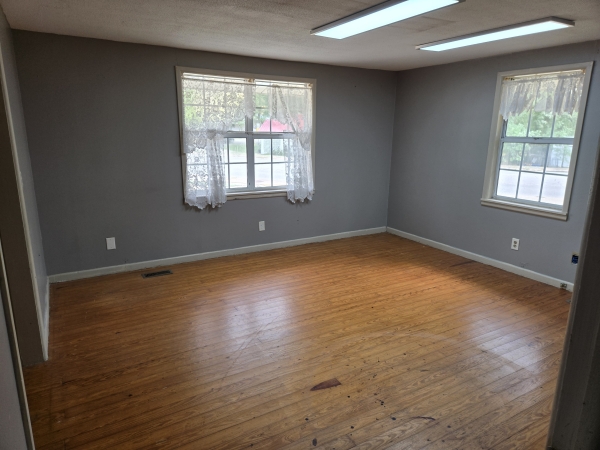 Listing Image #3 - Office for sale at 1401 W Taylor St, Clarksville AR 72830 Listing Image #3 - Office for sale at 1401 W Taylor St, Clarksville AR 72830