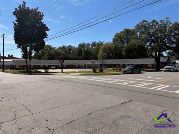 Listing Image #1 - Hotel for sale at 744 Main Street Swan Motel, Perry GA 31069 Listing Image #1 - Hotel for sale at 744 Main Street Swan Motel, Perry GA 31069