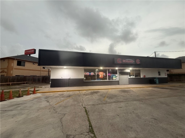 Listing Image #2 - Office for sale at 2214 Leopard St, Corpus Christi TX 78408