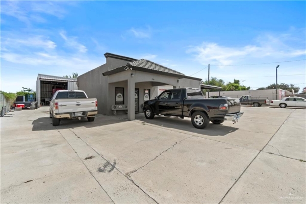 Listing Image #3 - Retail for sale at 1501 Expressway 83, Penitas TX 78576 Listing Image #3 - Retail for sale at 1501 Expressway 83, Penitas TX 78576