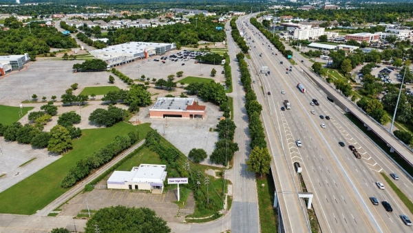 Listing Image #1 - Retail for sale at 13137 Willow Chase Dr., Houston TX 77070