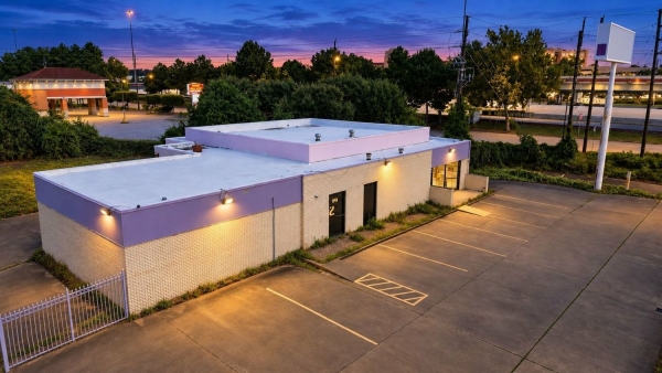 Listing Image #2 - Retail for sale at 13137 Willow Chase Dr., Houston TX 77070