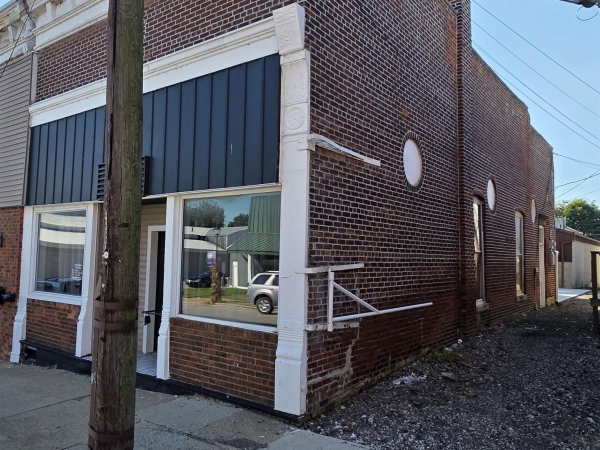 Listing Image #2 - Retail for sale at 100 S Spring Street, Odon IN 47562