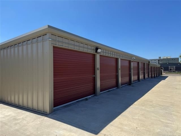 Listing Image #3 - Others for sale at 819 South Xanthus Avenue, Tulsa OK 74104