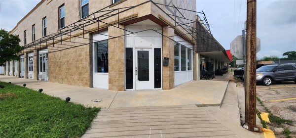 Listing Image #1 - Office for sale at 401 E Commerce Street, Mexia TX 76667