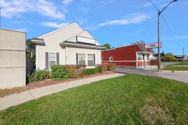 Listing Image #3 - Office for sale at 4678 Dixie Highway, Waterford MI 48329 Listing Image #3 - Office for sale at 4678 Dixie Highway, Waterford MI 48329