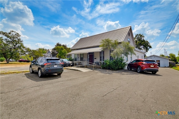 Listing Image #1 - Others for sale at 523 E Donegan Street, Seguin TX 78155