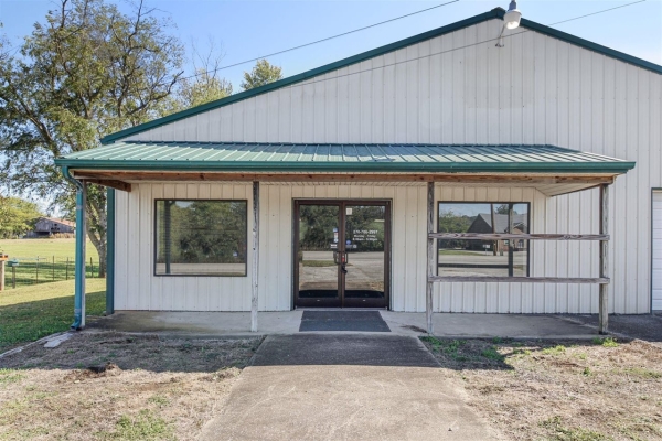 Listing Image #1 - Others for sale at 1370 S Dixie Street, Horse Cave KY 42749 Listing Image #1 - Others for sale at 1370 S Dixie Street, Horse Cave KY 42749
