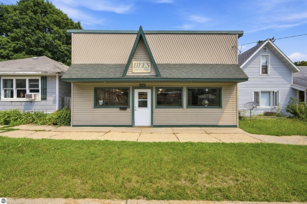 Listing Image #1 - Retail for sale at 214 Granite Street, Cadillac MI 49601