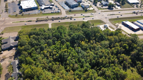 Listing Image #2 - Land for sale at 0 Lakeland Dr, Flowood MS 39232