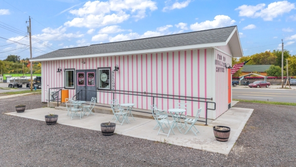 Listing Image #1 - Retail for sale at 406 E. Grand Blvd., Iron Mountain MI 49801 Listing Image #1 - Retail for sale at 406 E. Grand Blvd., Iron Mountain MI 49801