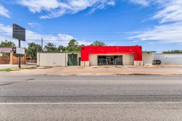 Listing Image #1 - Retail for sale at 1308 Travis Ave, Cameron TX 76520 Listing Image #1 - Retail for sale at 1308 Travis Ave, Cameron TX 76520