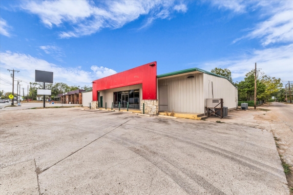 Listing Image #2 - Retail for sale at 1308 Travis Ave, Cameron TX 76520 Listing Image #2 - Retail for sale at 1308 Travis Ave, Cameron TX 76520