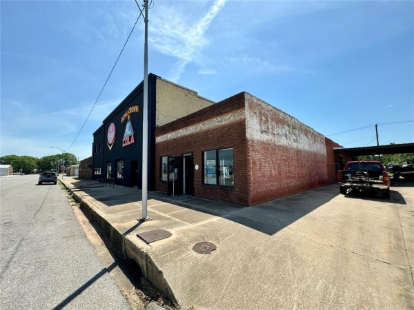 Listing Image #3 - Others for sale at 215 Kansas Avenue, Chickasha OK 73018 Listing Image #3 - Others for sale at 215 Kansas Avenue, Chickasha OK 73018