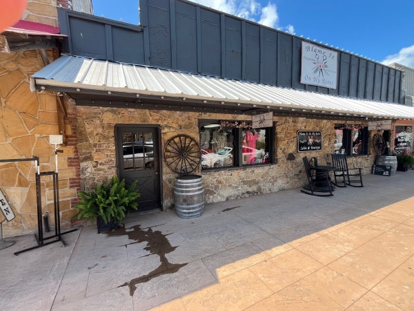 Listing Image #1 - Retail for sale at 208 W Main, Mountain View AR 72560 Listing Image #1 - Retail for sale at 208 W Main, Mountain View AR 72560