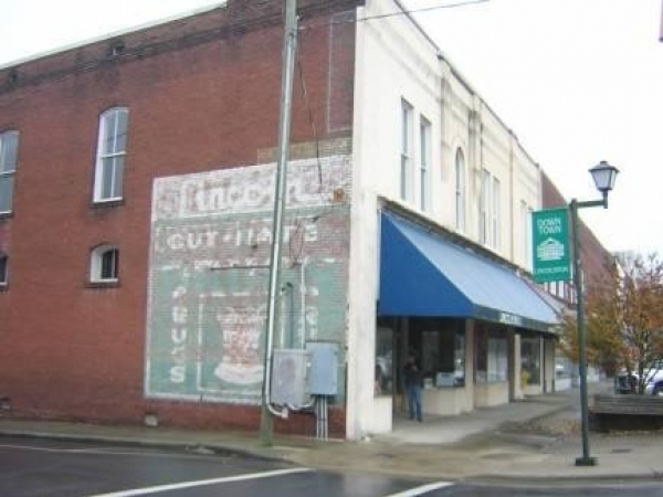 Listing Image #1 - Retail for sale at 132 E Main Street, Lincolnton NC 28092
