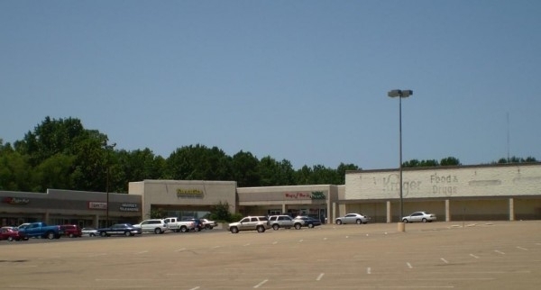 Listing Image #1 - Shopping Center for sale at 2101-2106 Raymond Road, Jackson MS 39212