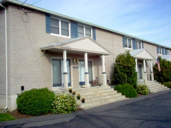 Listing Image #1 - Multi-family for sale at 5000 Oakcrest Courtyard, Camillus NY 13219