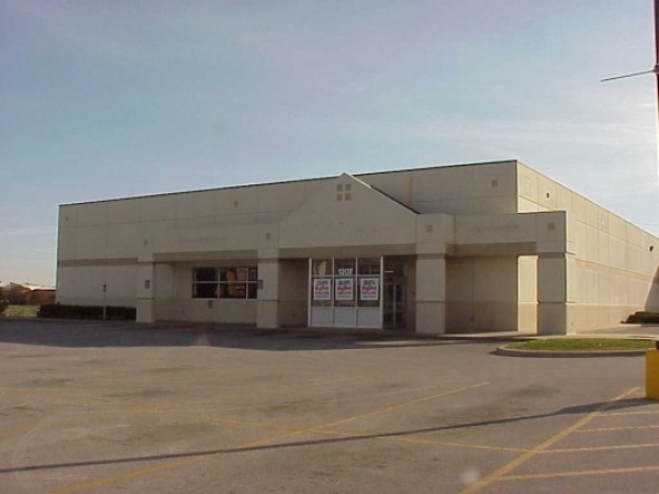 Listing Image #1 - Retail for sale at 1207 1st Ave E, Newton IA 50208