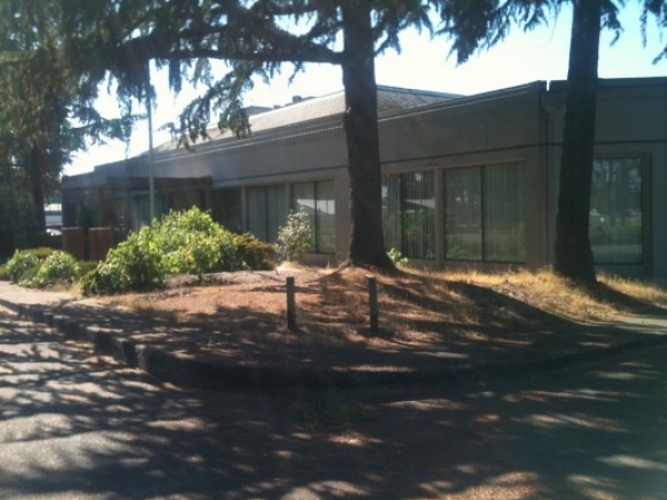 Listing Image #1 - Office for sale at 2045 Silverton Road NE, Salem OR 97301