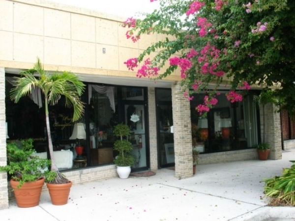 Listing Image #1 - Retail for sale at 423 Northwood Road, West Palm Beach FL 33407