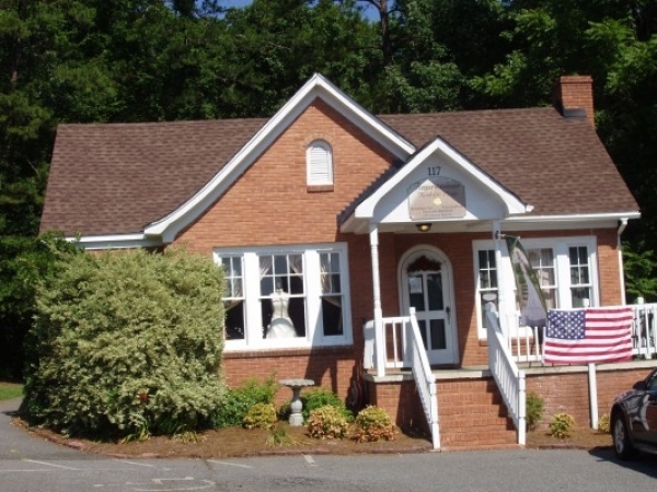 Listing Image #1 - Retail for sale at 117 Country Club Drive, Concord NC 28025