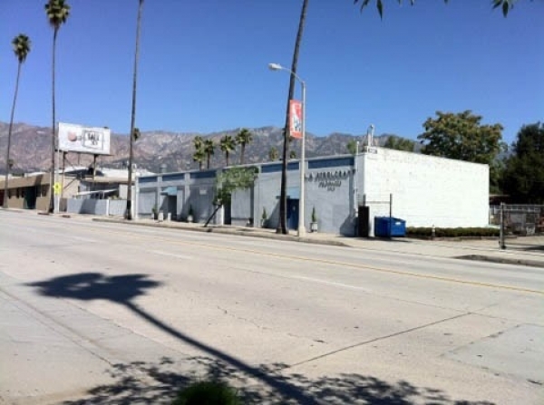Listing Image #1 - Retail for sale at 1974-1992 N. Lincoln Ave., Pasadena CA 91103