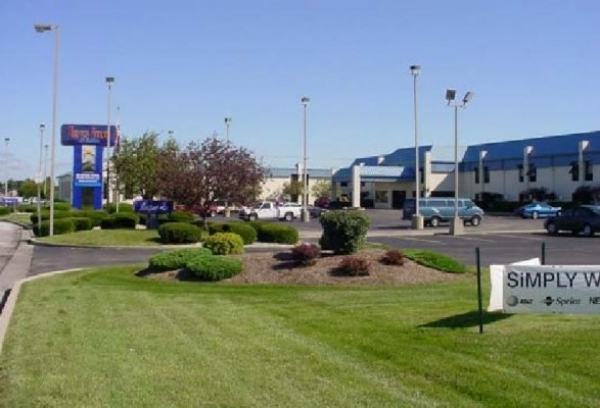 Listing Image #1 - Hotel for sale at 3302 Everbrook Lane, Muncie IN 47304