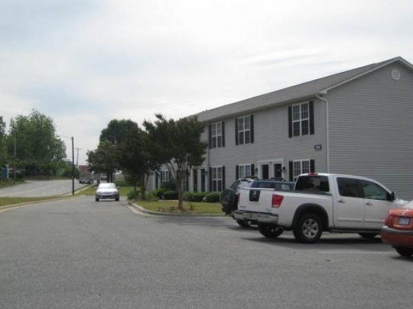 Listing Image #1 - Multi-family for sale at 500 Jackson Park Rd, Kannapolis NC 28083