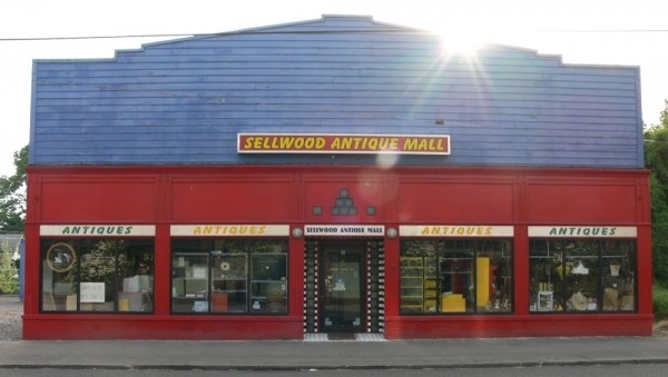 Listing Image #1 - Retail for sale at 7875 SE 13th Ave., Portland OR 97202