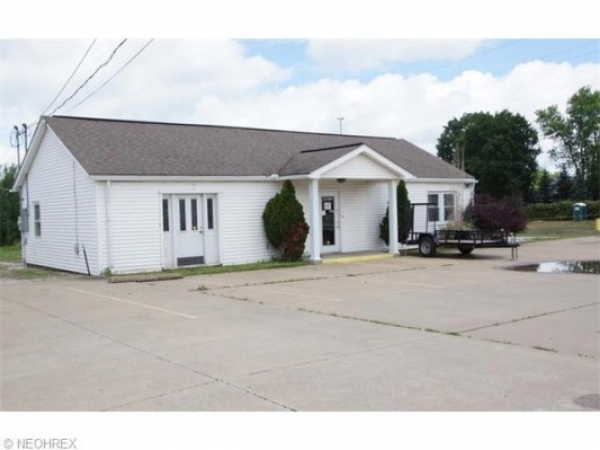 Listing Image #1 - Retail for sale at 22180 Harrisburg Westville Rd, Alliance OH 44601