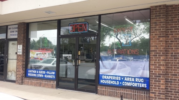 Listing Image #1 - Business for sale at 596 N Pinecrest Rd, Boolingbrook IL 60440