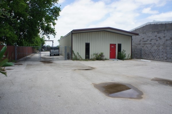 Listing Image #1 - Business for sale at 5029 Sun Valley Dr., Fort Worth TX 76119