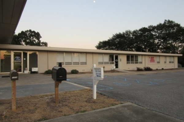 Listing Image #1 - Office for sale at 1009 Lay Dam Road, Clanton AL 35045