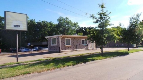 Listing Image #1 - Office for sale at 2501 53rd Street, Moline IL 61265
