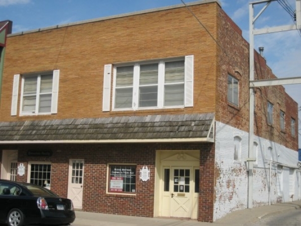 Listing Image #1 - Office for sale at 112 N 2nd Ave E, Newton IA 50208