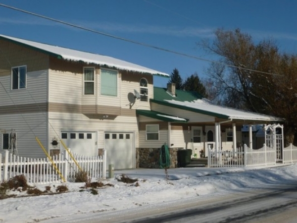 Listing Image #3 - Single Family for sale at 1280 D Street, Baker City OR 97814