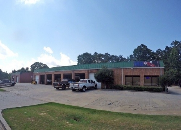 Listing Image #1 - Retail for sale at 5400 Shadburn Ferry Road, Buford GA 30518