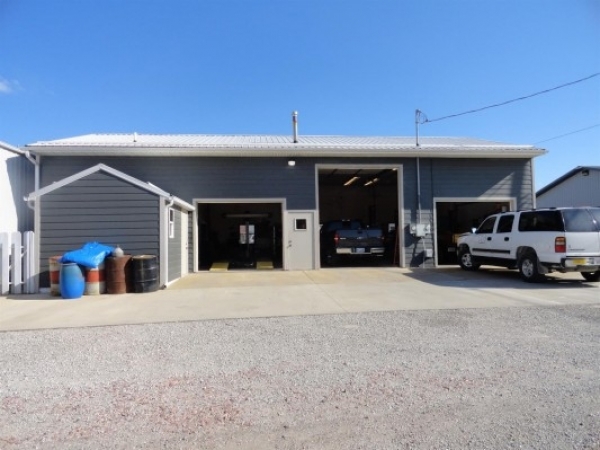 Listing Image #1 - Business for sale at 1212 A Ave W, Oskaloosa IA 52577