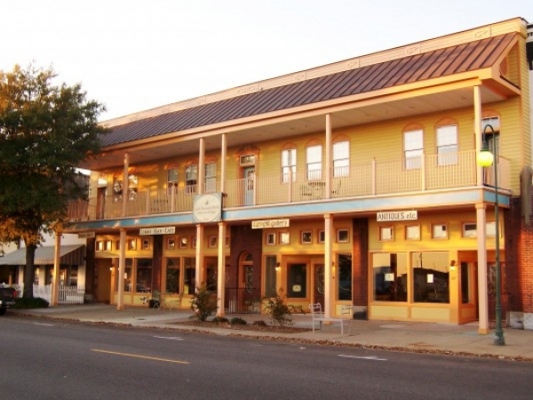 Listing Image #1 - Hotel for sale at 235 Mason Ave, Cape Charles VA 23310
