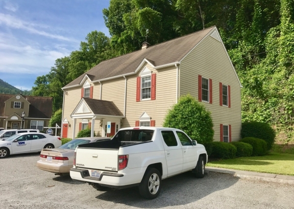 Listing Image #1 - Office for sale at 40 Colonial Square, Sylva NC 28779 Listing Image #1 - Office for sale at 40 Colonial Square, Sylva NC 28779