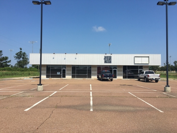 Listing Image #1 - Shopping Center for sale at 3669 Hwy 61 North, Tunica MS 38676 Listing Image #1 - Shopping Center for sale at 3669 Hwy 61 North, Tunica MS 38676